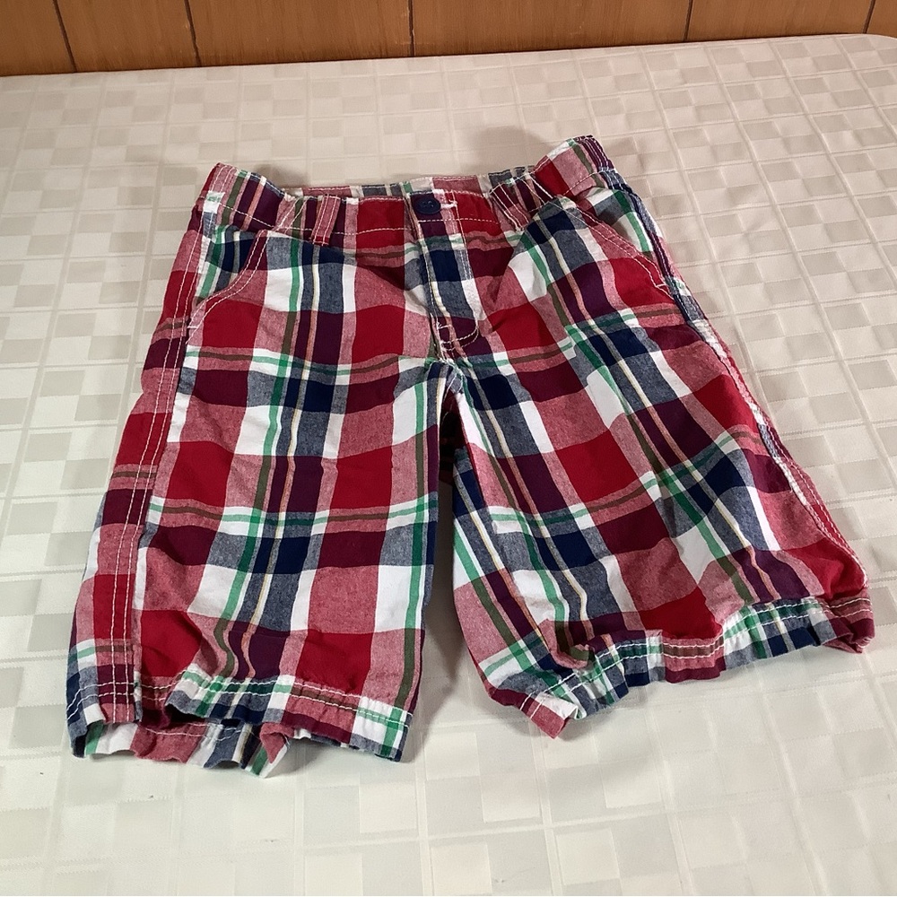 💜 Boys red plaid shorts size 8 by crazy 8